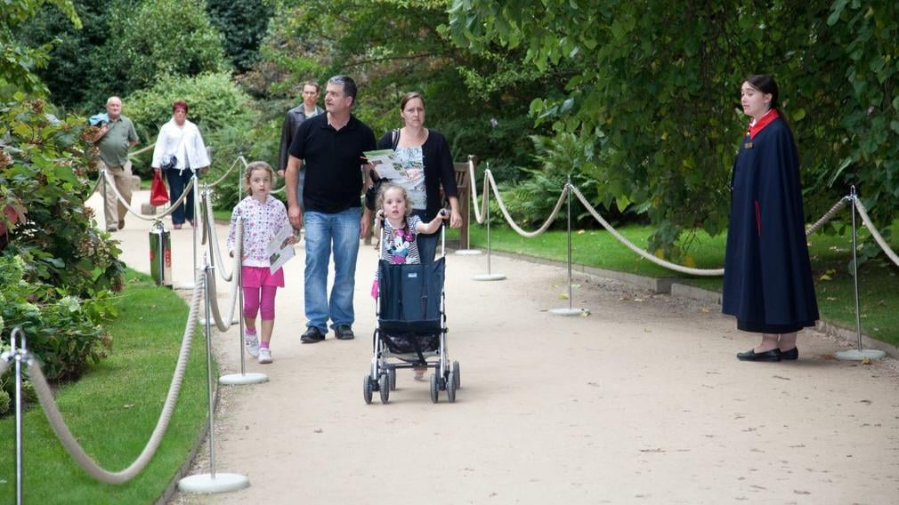 The garden path, Buckingham Palace