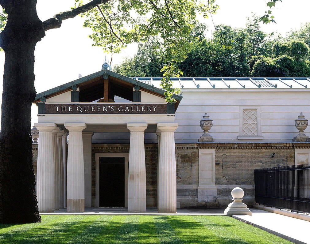 An image of the front of The Queen's Gallery at Buckingham Palace, showing the signage above the front doors.